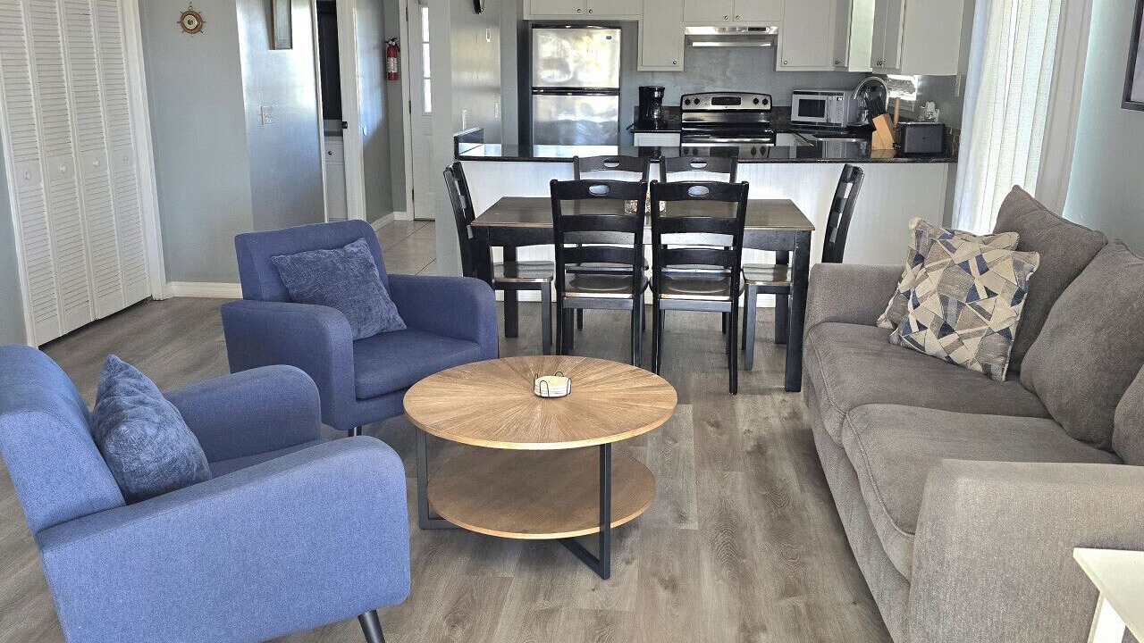 Photo of Livingroom in Biltmore Beach