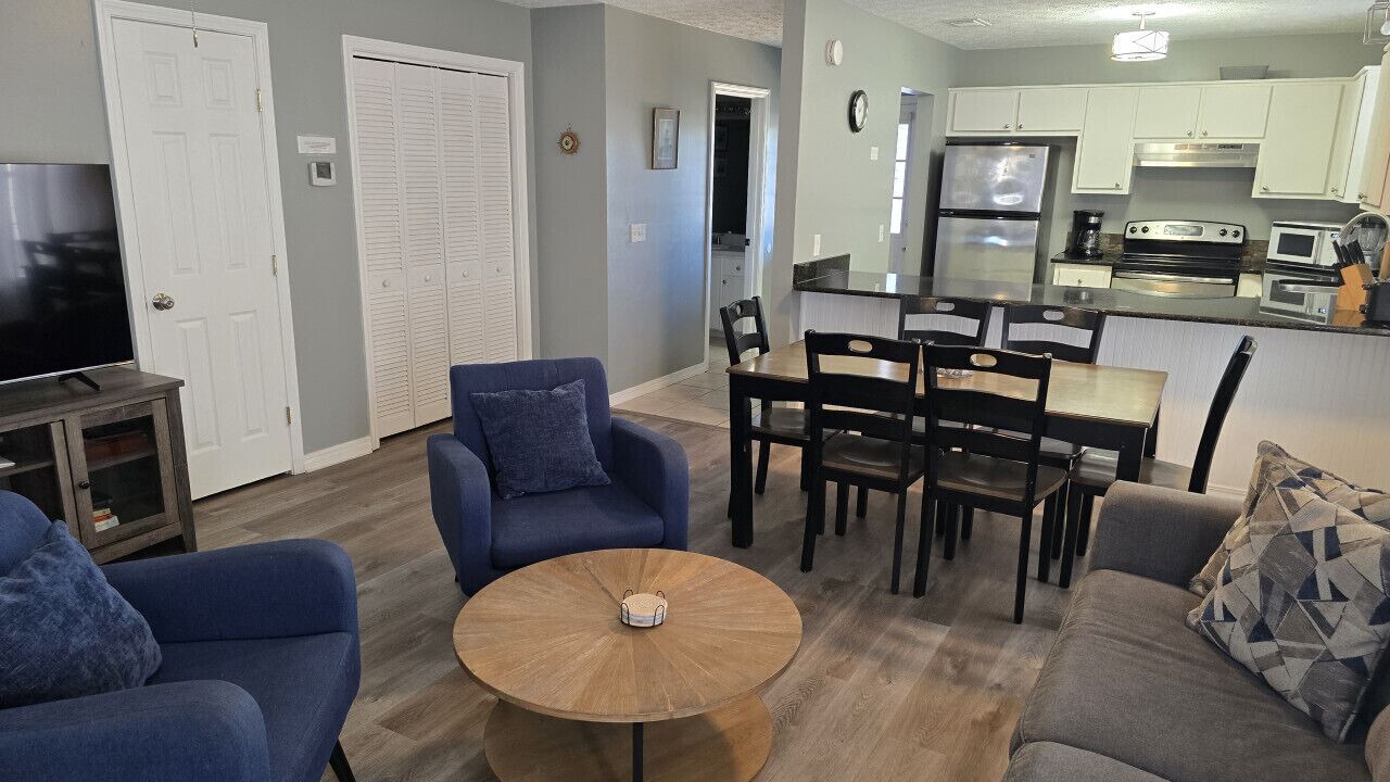 Photo of Livingroom in Biltmore Beach
