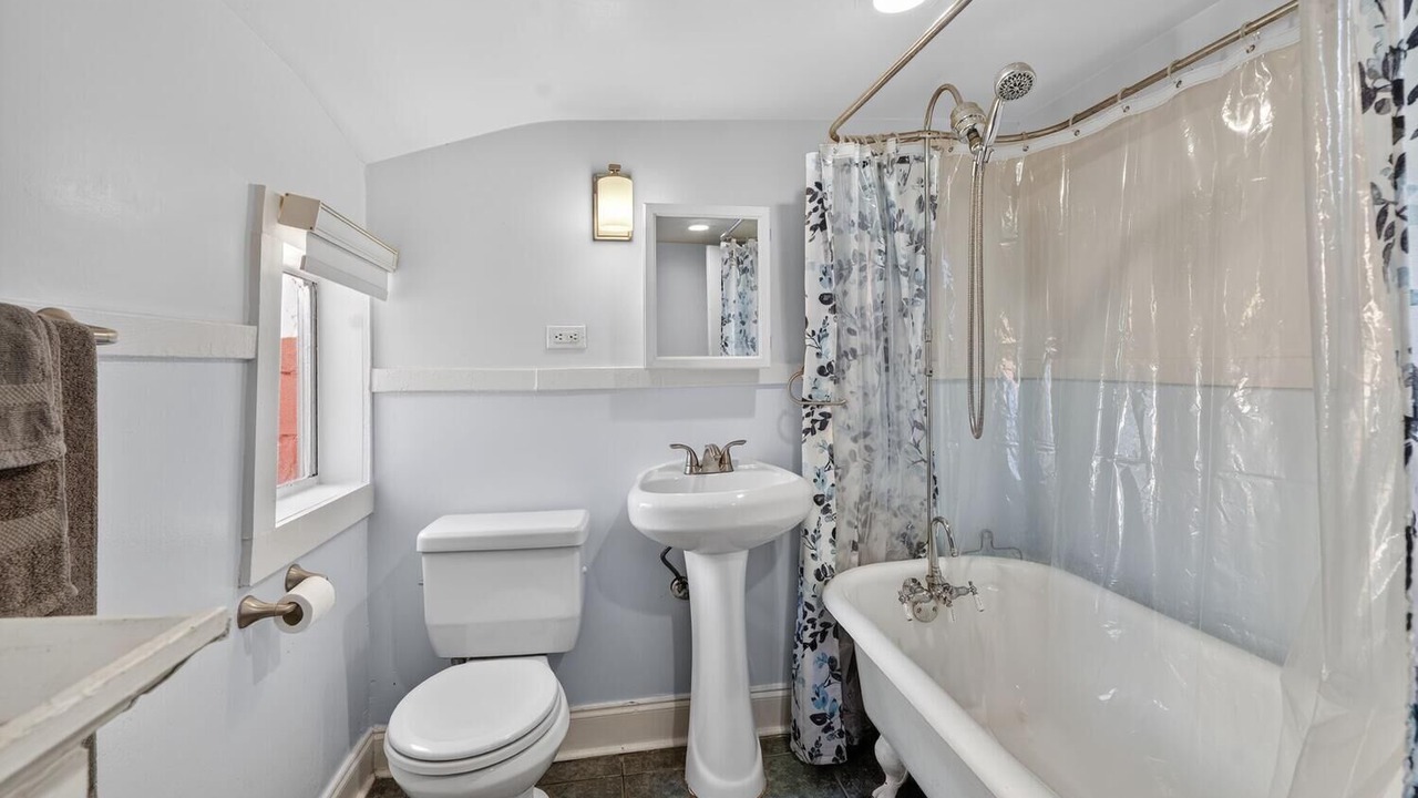 Photo of Bathroom in Algiers Point