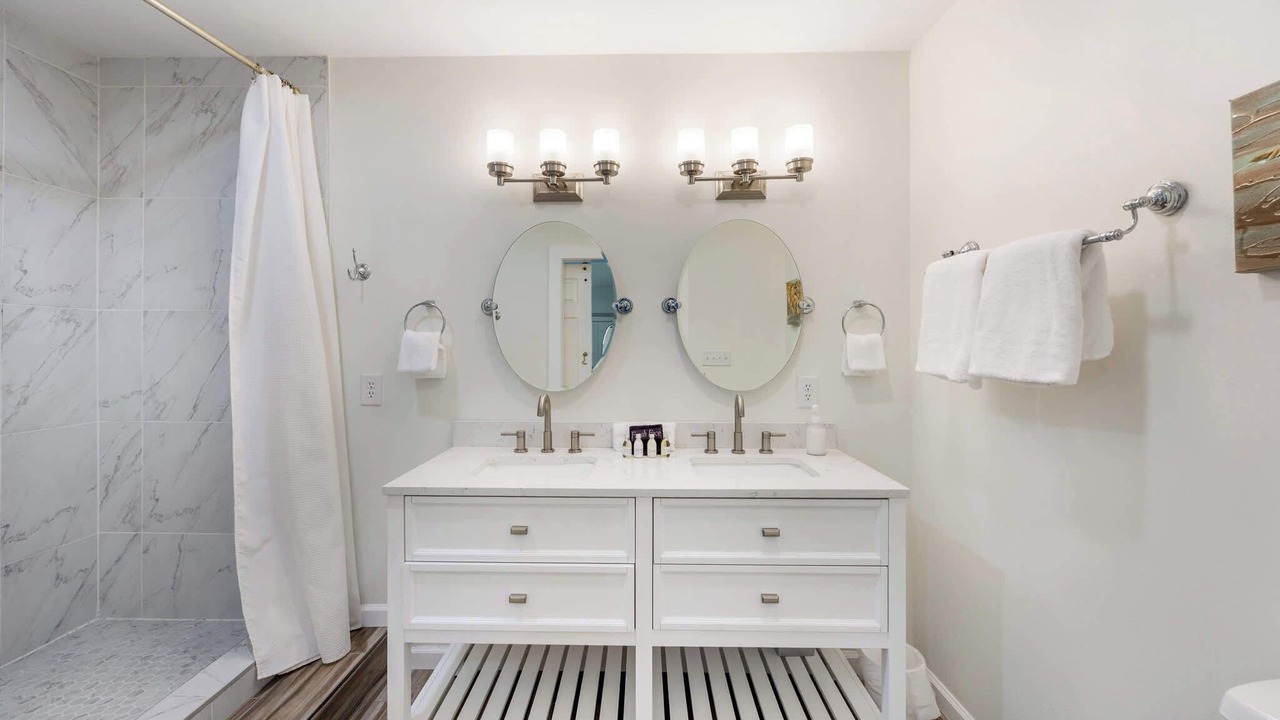 Photo of Bathroom in Clipper Cove