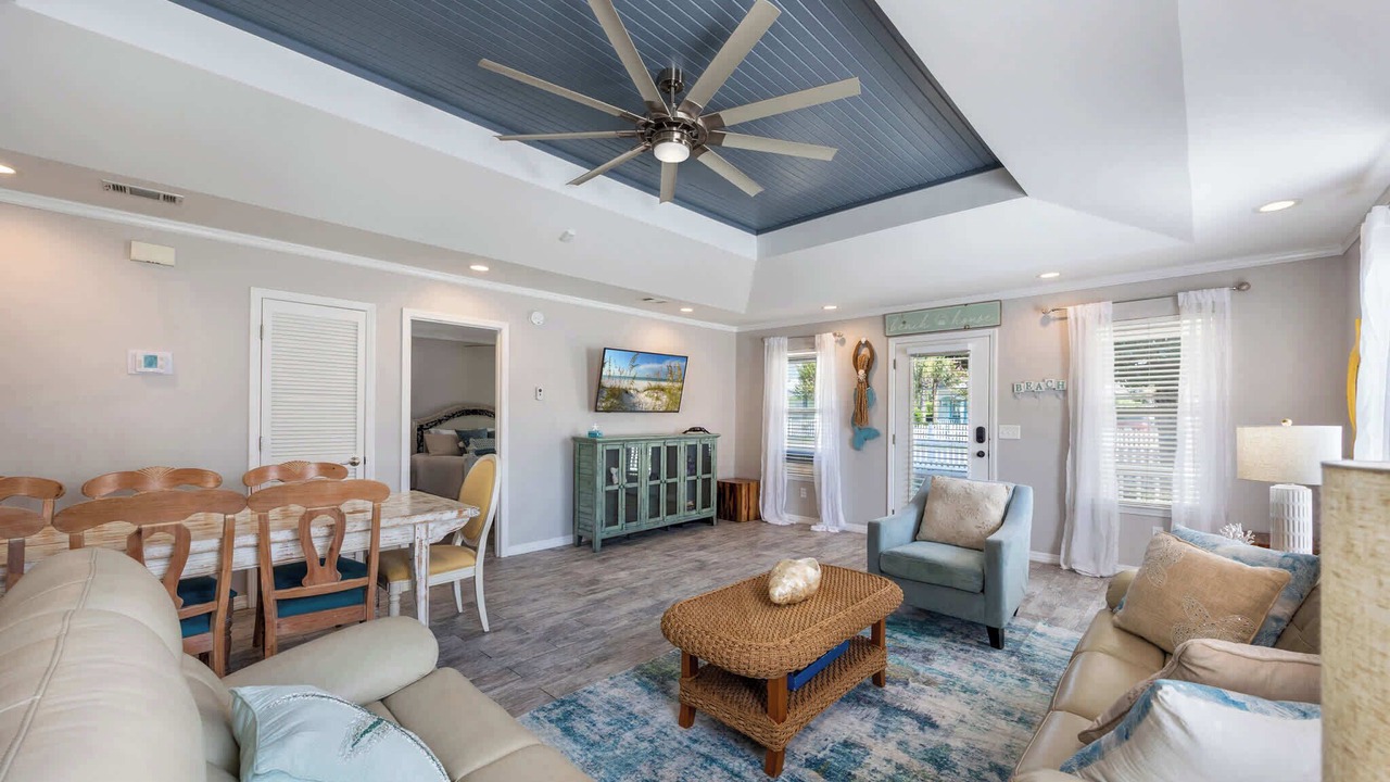 Photo of Livingroom in Clipper Cove