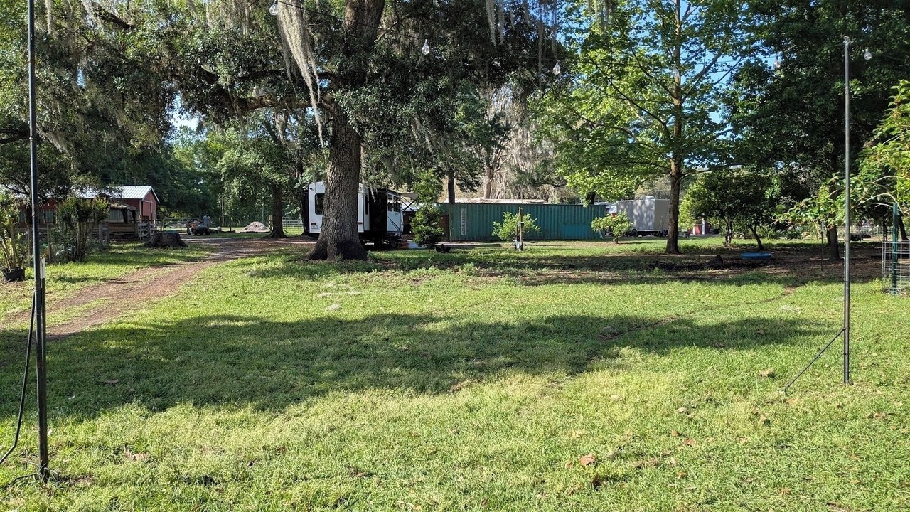 Photo of Outdoor in Putnam Hall