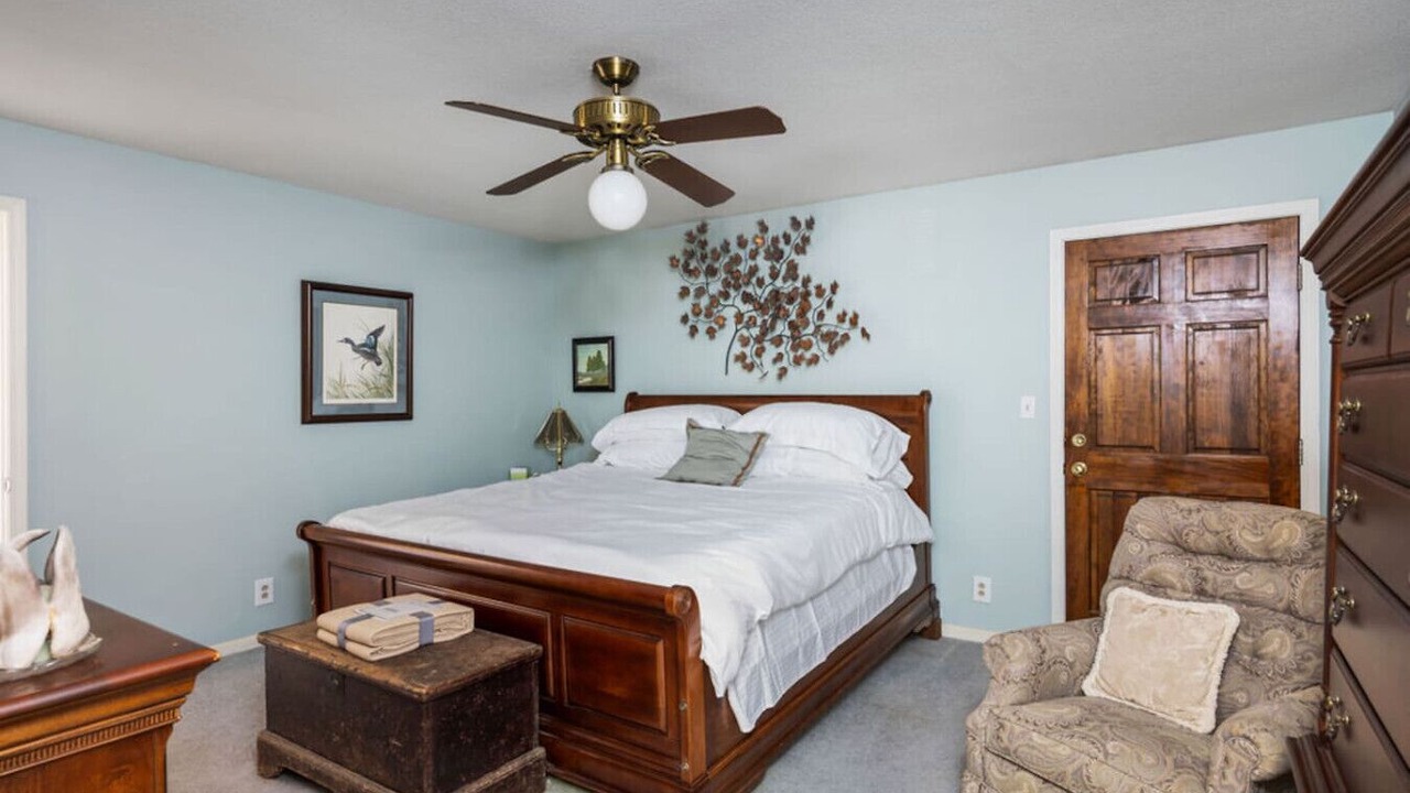 Photo of Bedroom in Northport