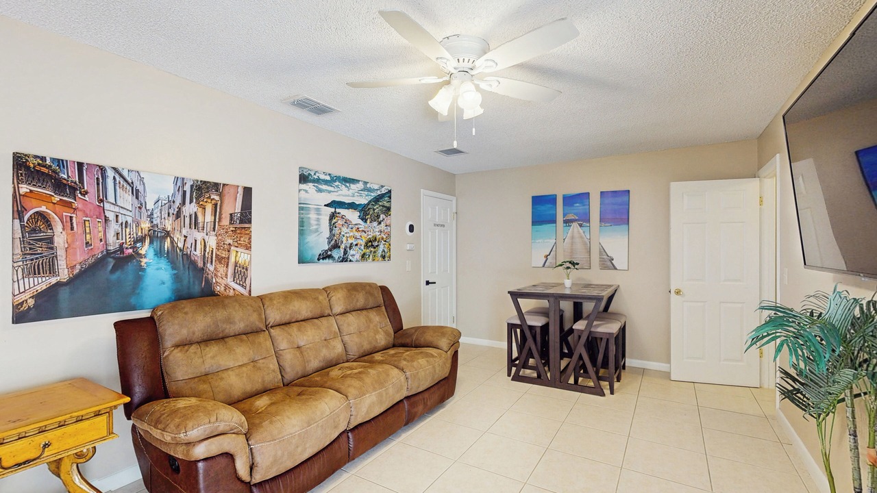 Photo of Livingroom in Longwood