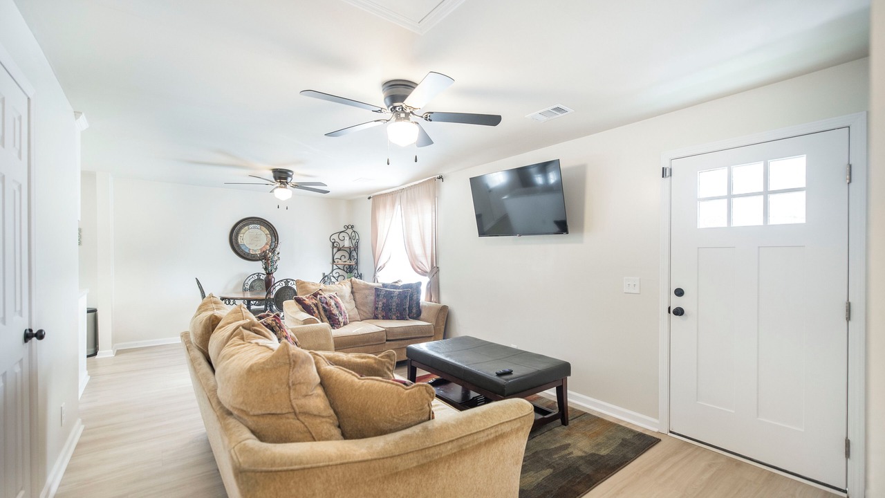 Photo of Livingroom in Sandersville