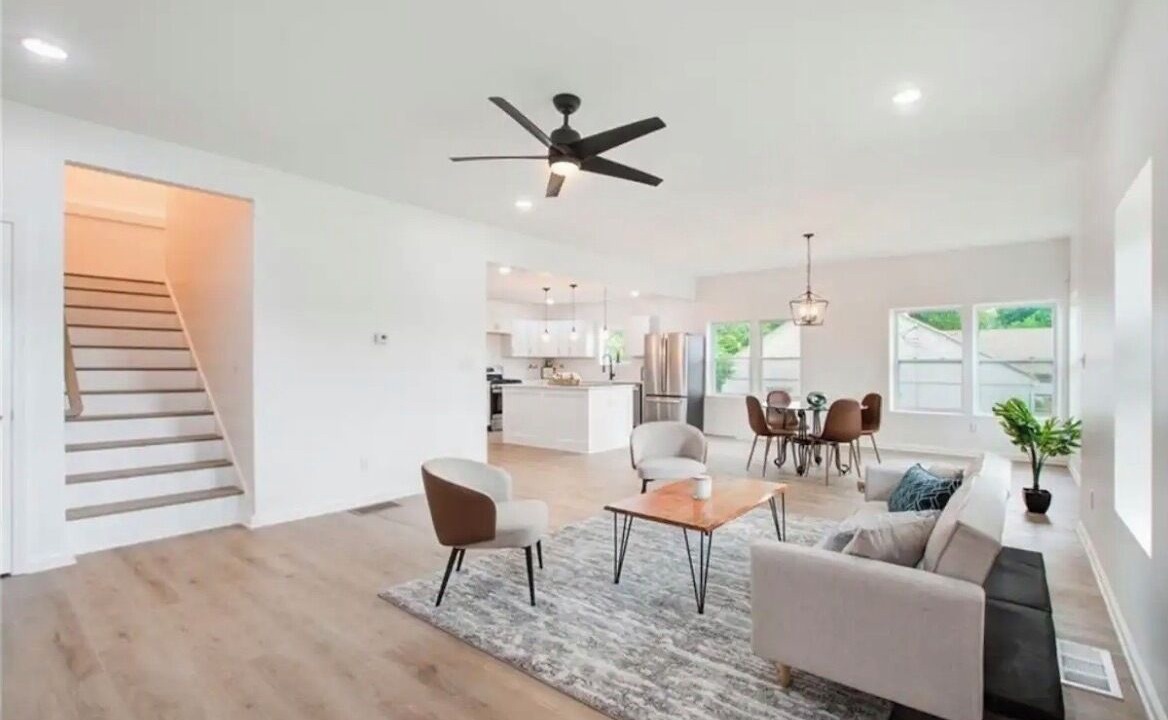 Photo of Livingroom in Capitol View