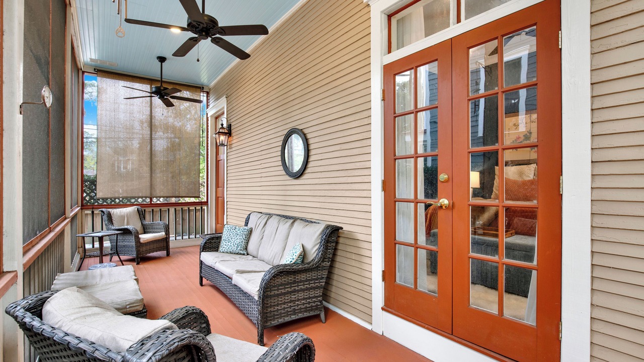 Photo of Patio Balcony in Metropolitan