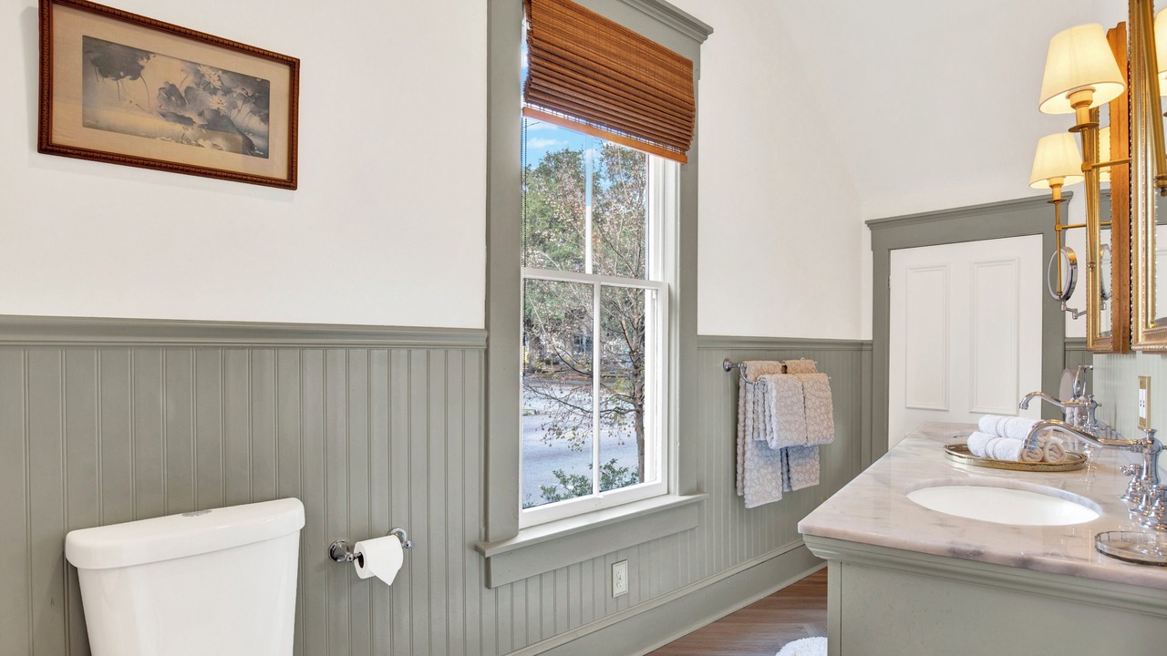 Photo of Bathroom in Metropolitan