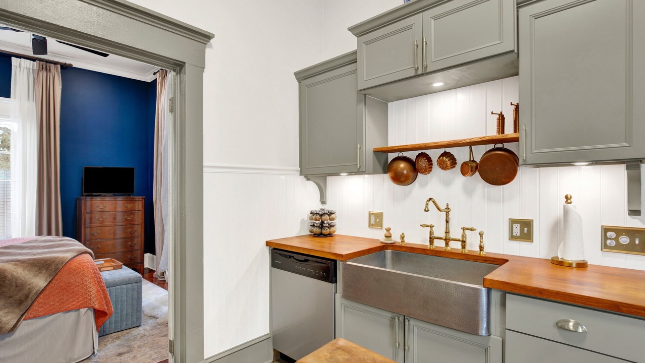 Photo of Bedroom in Metropolitan