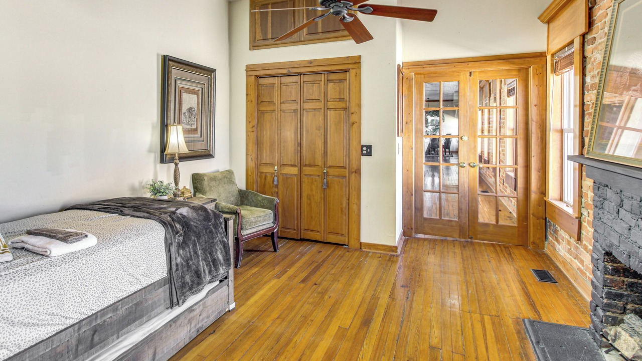 Photo of Bedroom in Enterprise