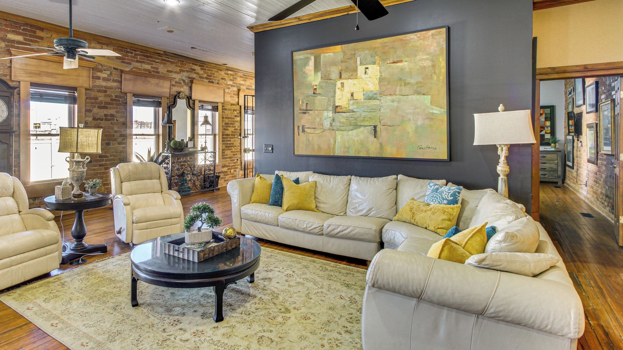 Photo of Livingroom in Enterprise