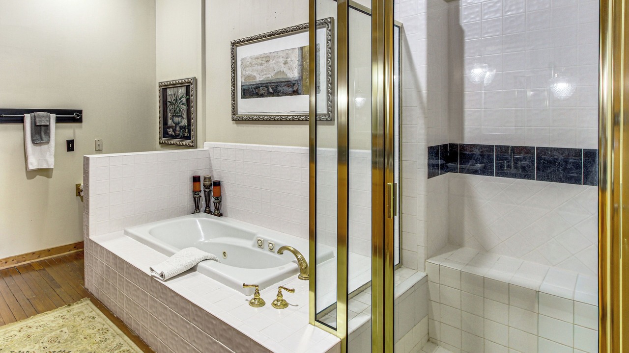 Photo of Bathroom in Enterprise