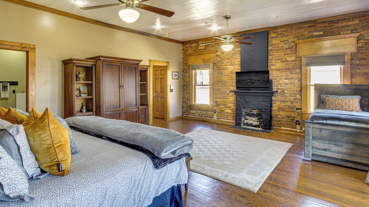 Photo of Bedroom in Enterprise