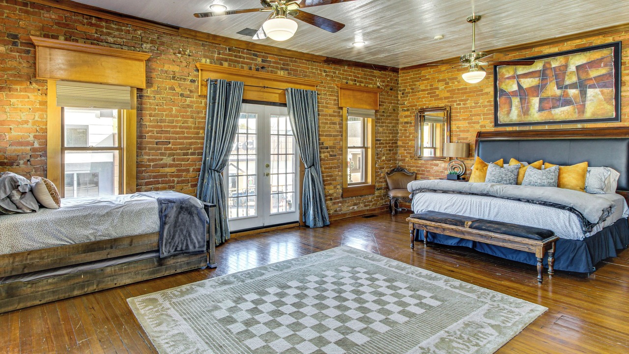 Photo of Livingroom in Enterprise