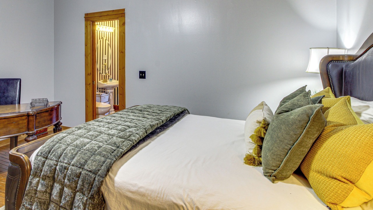 Photo of Bedroom in Enterprise