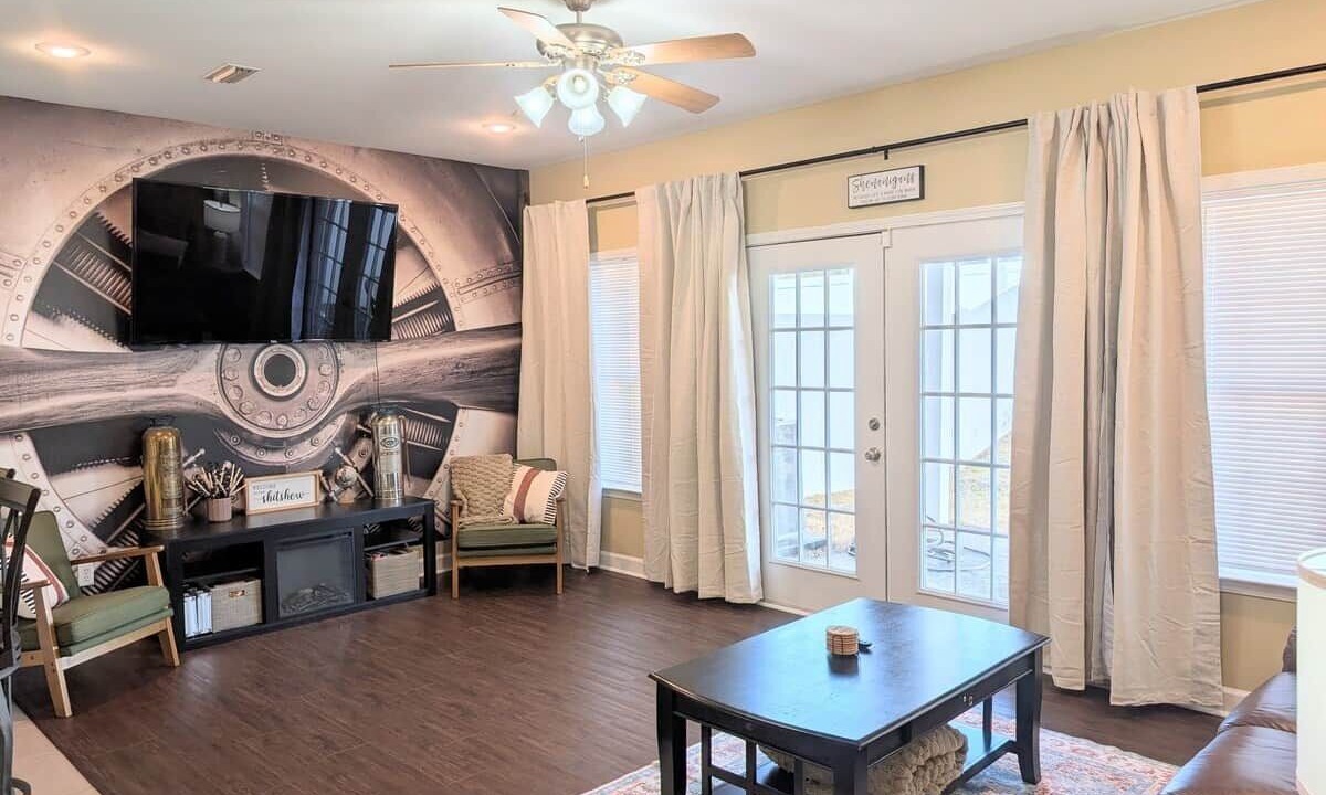 Photo of Livingroom in Enterprise