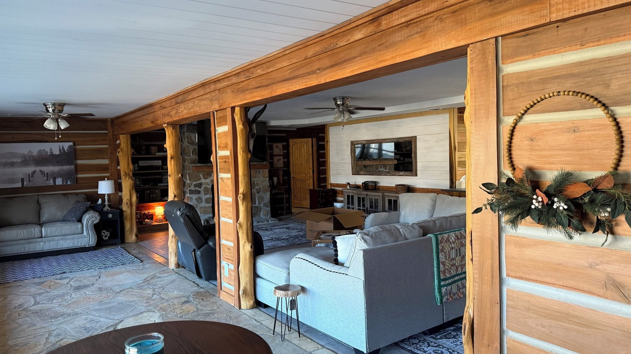 Photo of Livingroom in Gadsden