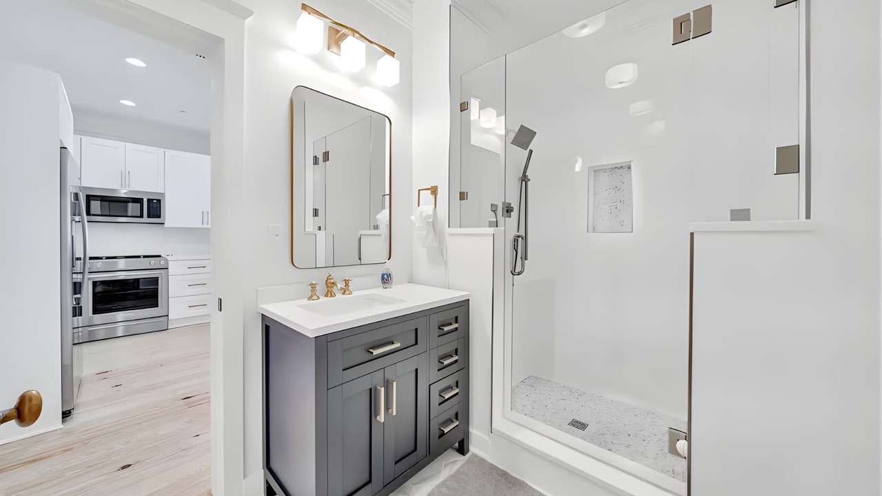 Photo of Bathroom in Beach District