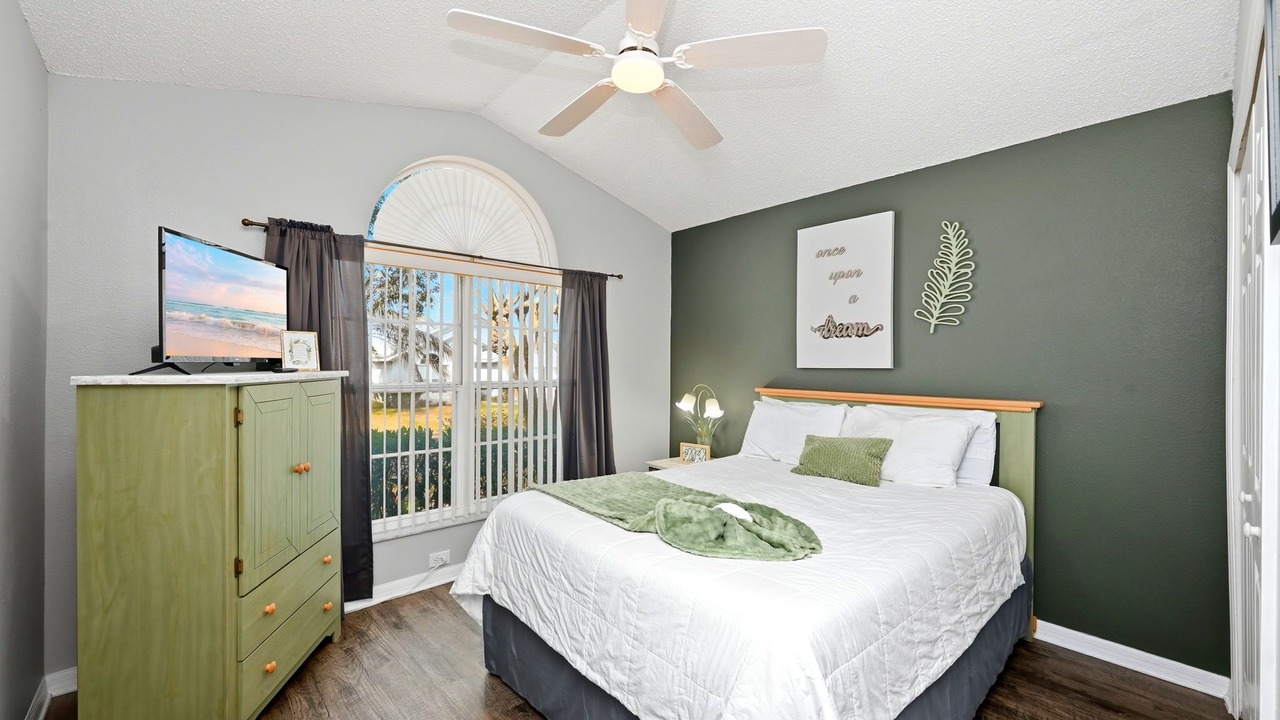 Photo of Bedroom in Florida Pines