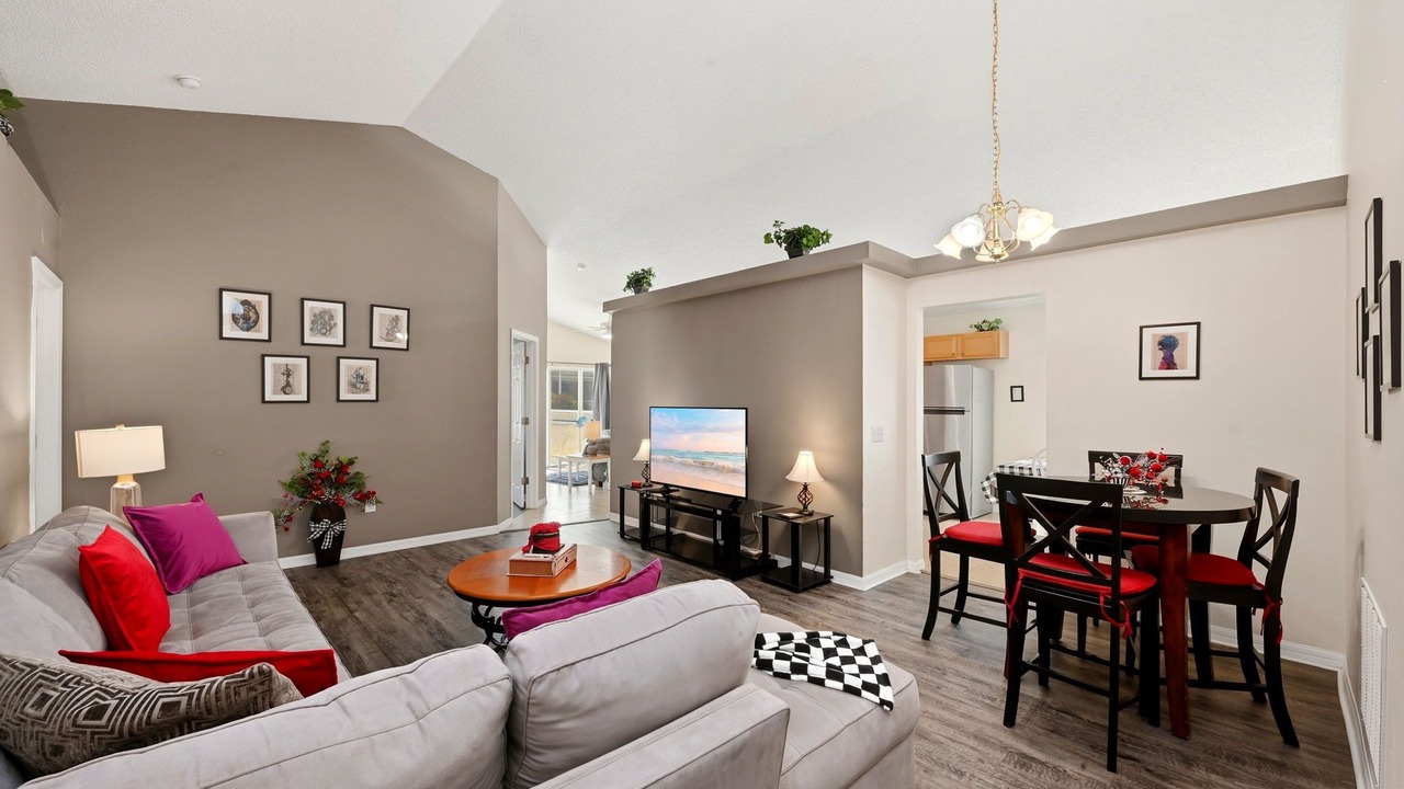 Photo of Livingroom in Florida Pines