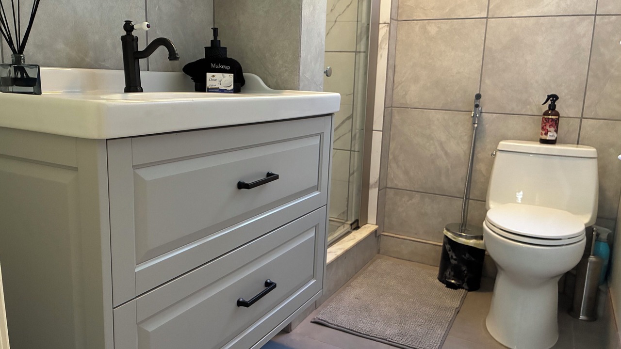 Photo of Bathroom in Baldwin Park