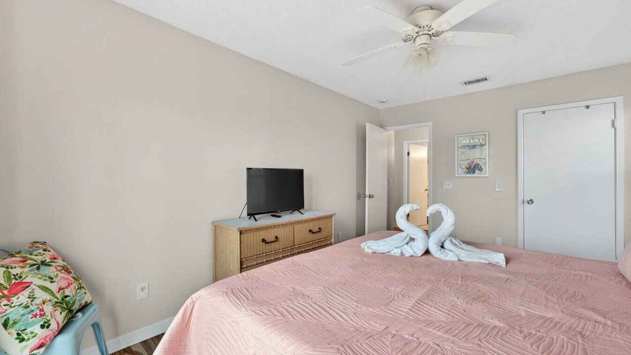 Photo of Bedroom in Holiday Beach