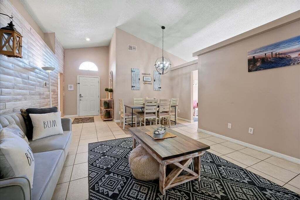 Photo of Livingroom in Florida Pines