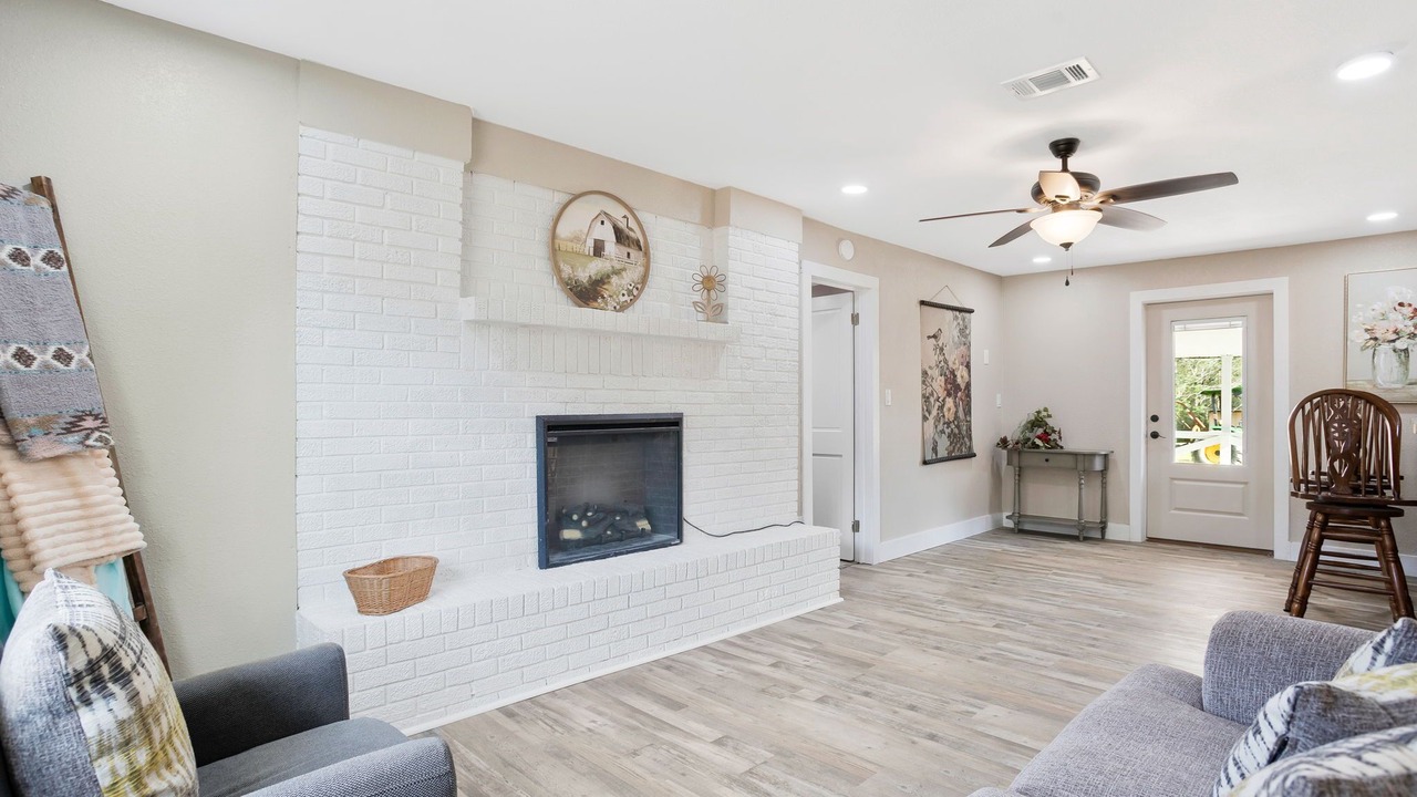 Photo of Livingroom in Milton