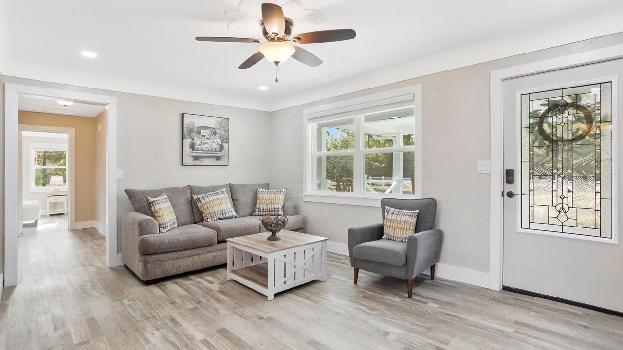 Photo of Livingroom in Milton