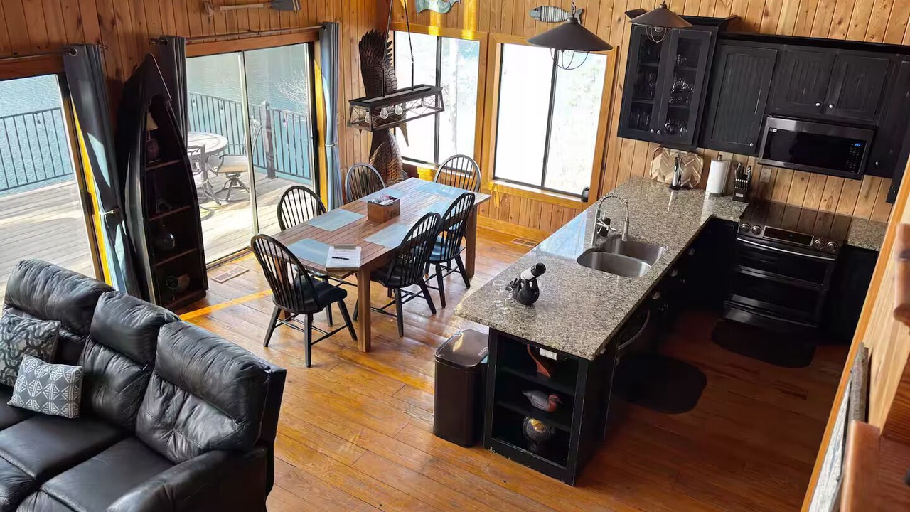 Photo of Livingroom in Six Mile