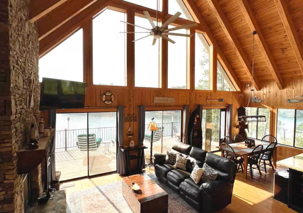 Photo of Livingroom in Six Mile