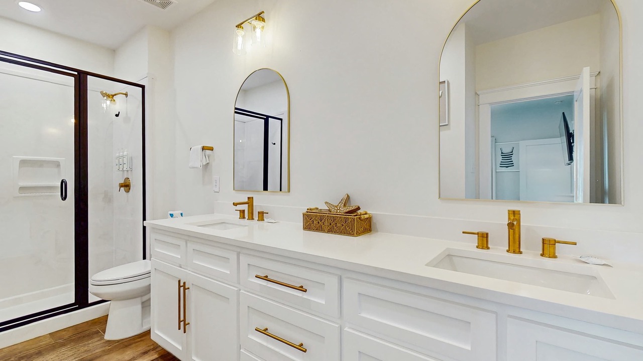 Photo of Bathroom in Dauphin Island