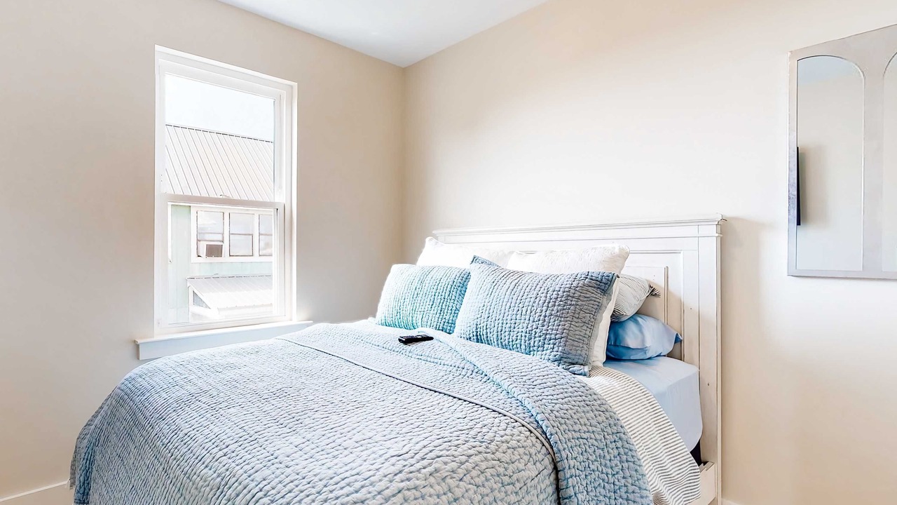 Photo of Bedroom in Dauphin Island