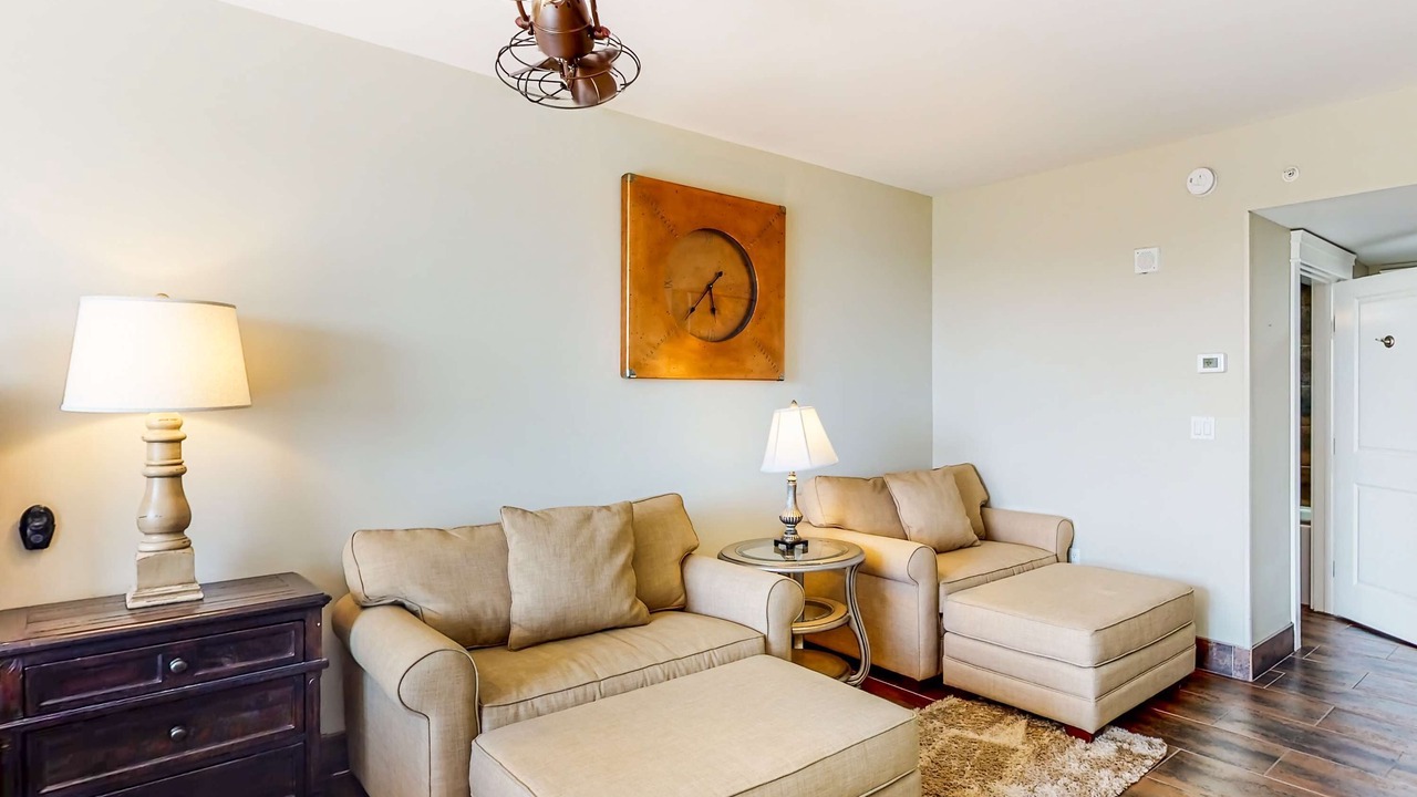 Photo of Livingroom in Baytowne Wharf