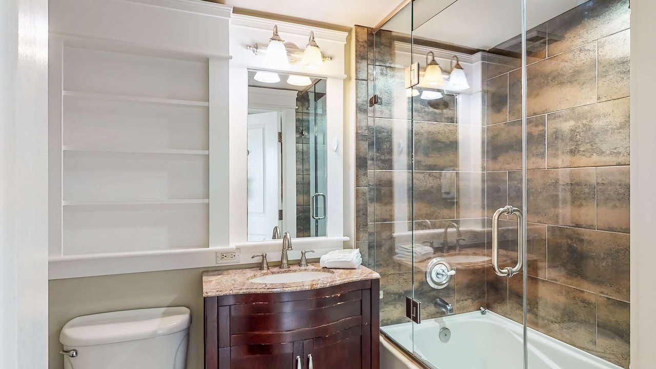 Photo of Bathroom in Baytowne Wharf