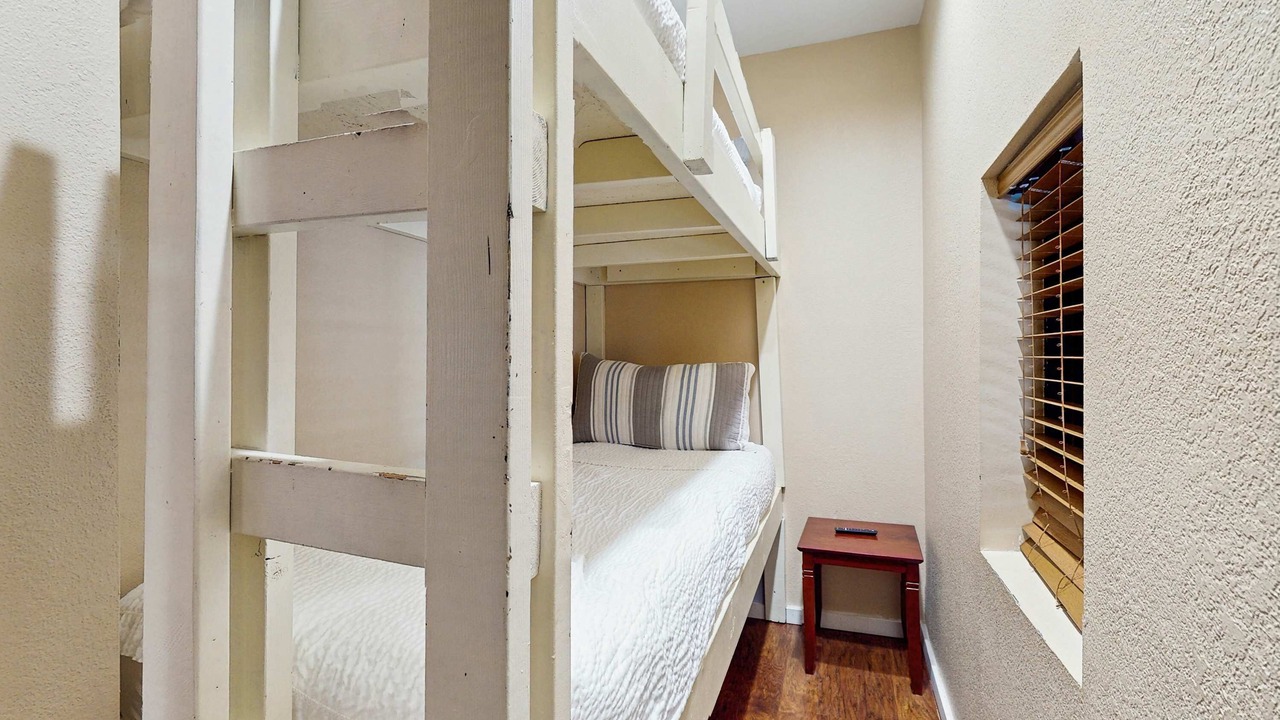 Photo of Bedroom in Baytowne Wharf