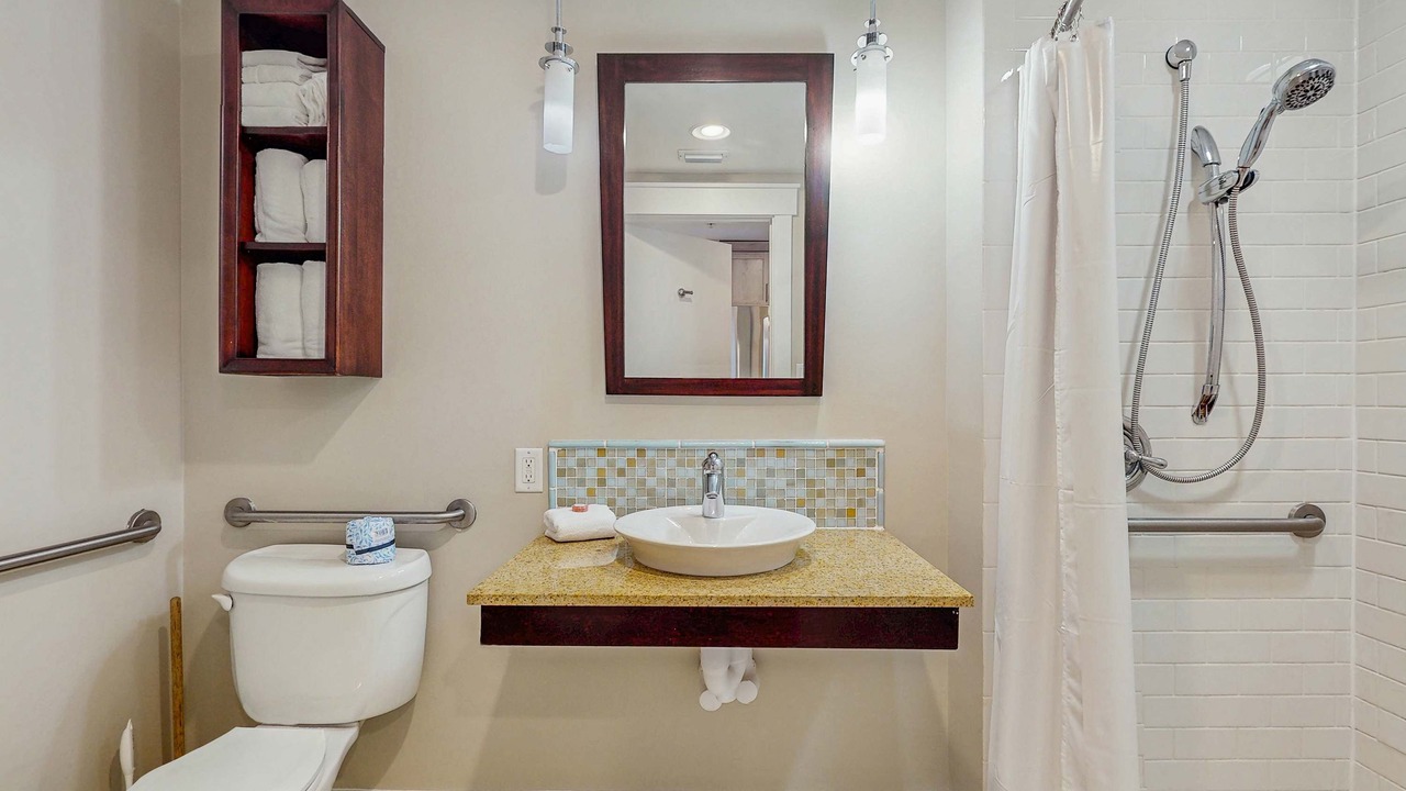 Photo of Bathroom in Baytowne Wharf