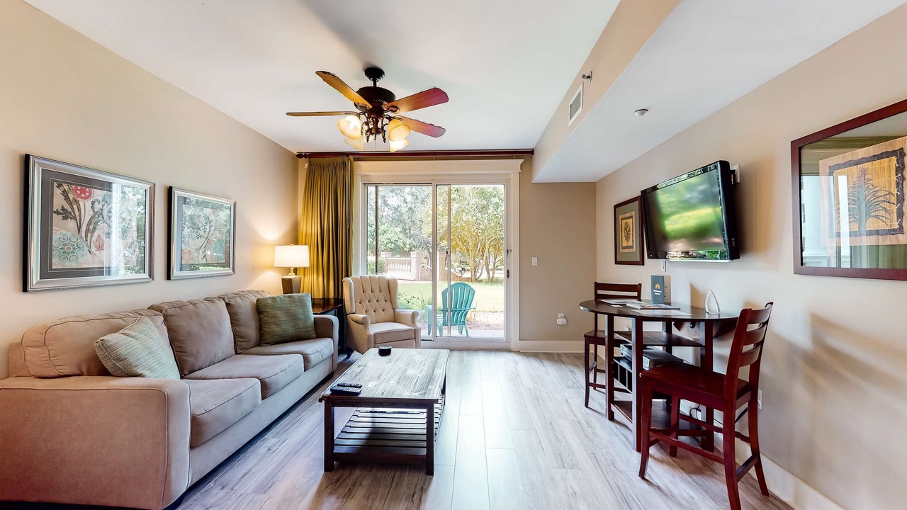 Photo of Livingroom in Baytowne Wharf