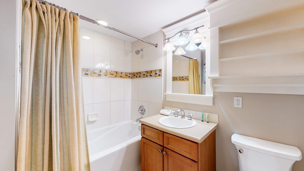 Photo of Bathroom in Baytowne Wharf