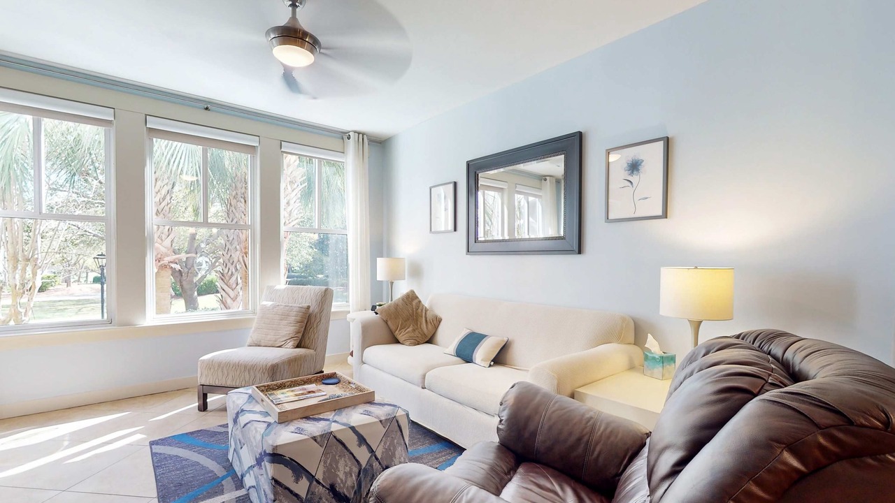 Photo of Livingroom in Baytowne Wharf