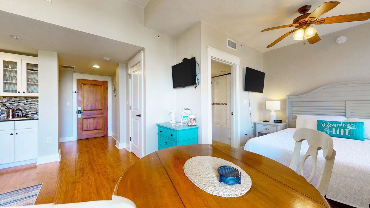 Photo of Bedroom in Baytowne Wharf