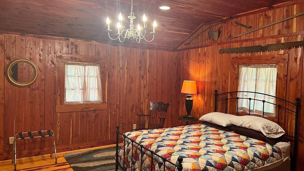 Photo of Bedroom in Clinton