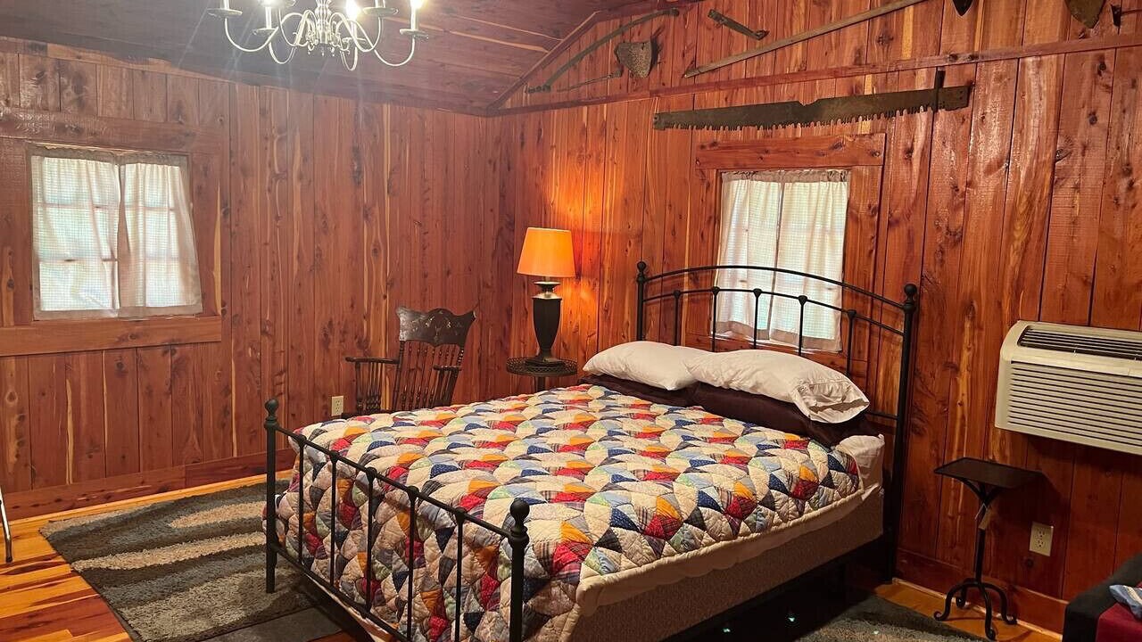 Photo of Bedroom in Clinton