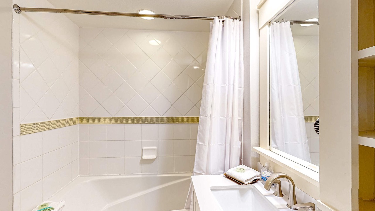 Photo of Bathroom in Baytowne Wharf