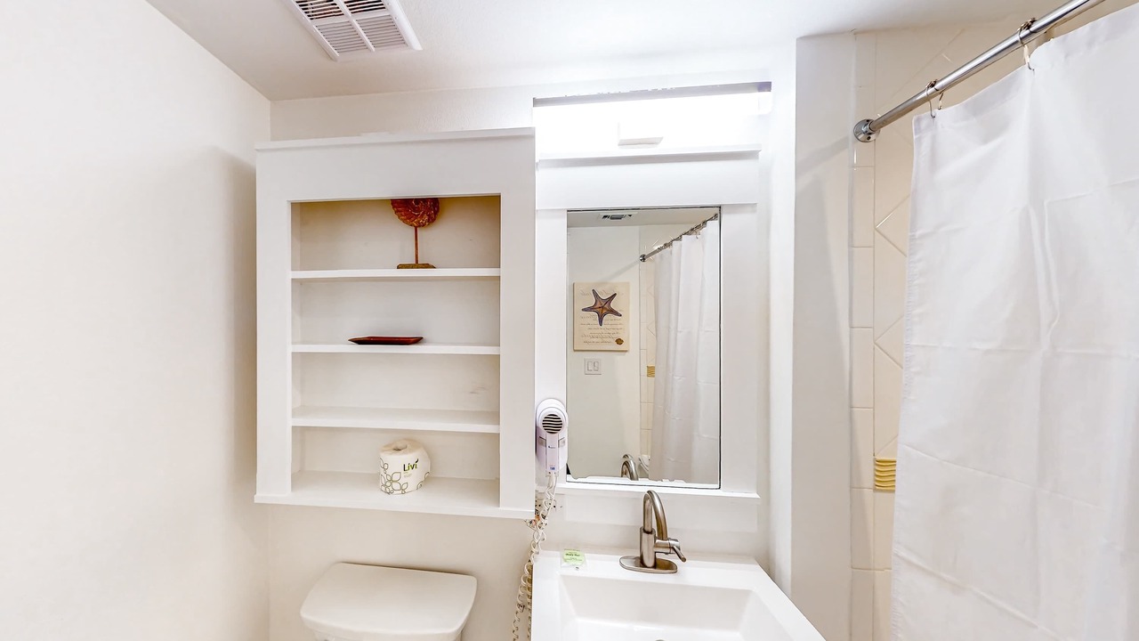 Photo of Bathroom in Baytowne Wharf