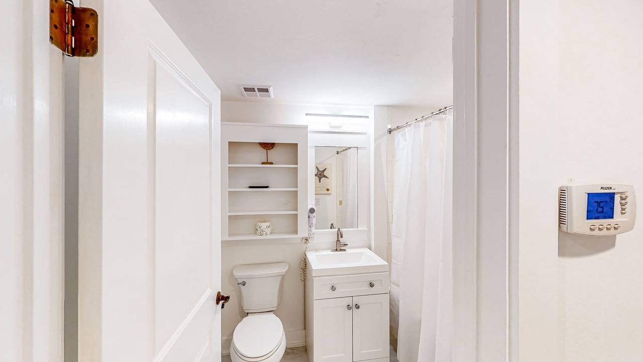Photo of Bathroom in Baytowne Wharf