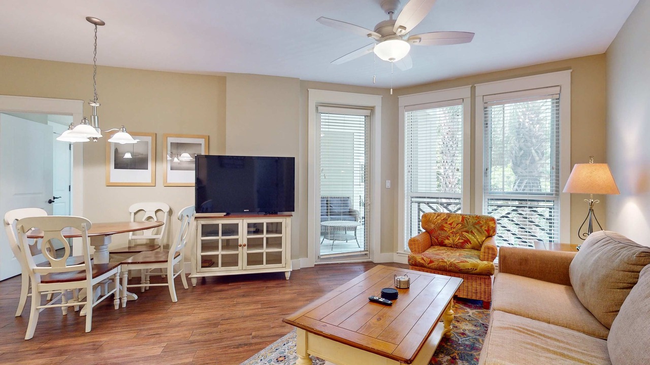 Photo of Livingroom in Baytowne Wharf