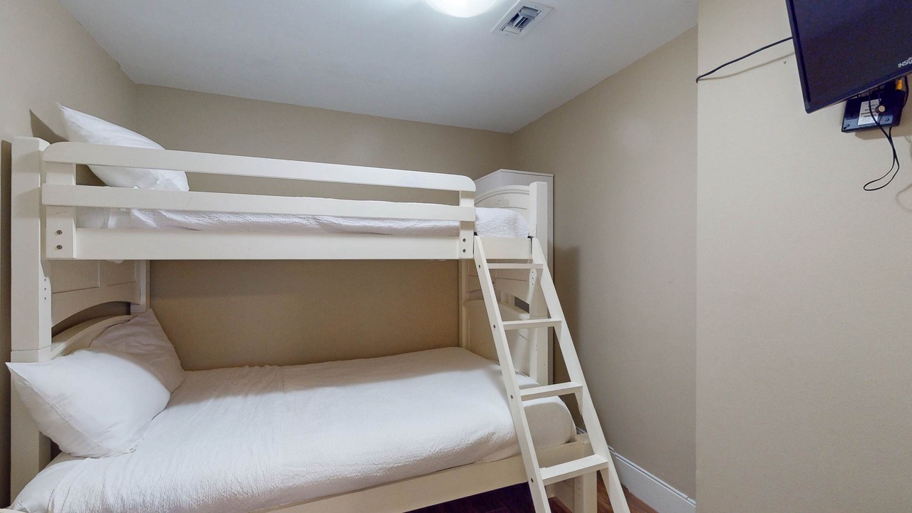 Photo of Bedroom in Baytowne Wharf