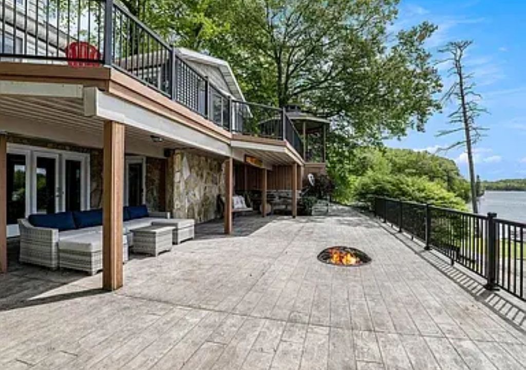 Photo of Patio Balcony in Six Lakes