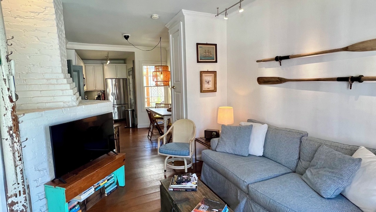Photo of Livingroom in Historic District - North